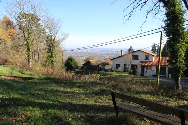 La parcelle communale en surplomb
