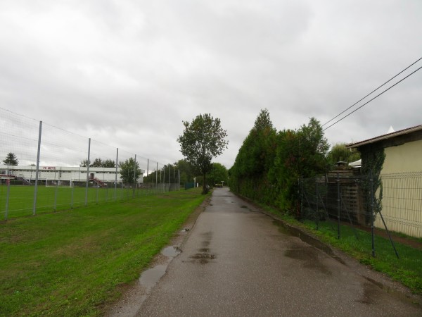 La route entre les parcelles privées au sud du secteur