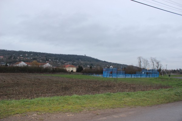 Un nouvel espace de jeux quelque peu hors-sol, situé dans le bas de Scy-Chazelles près de la Moselle.