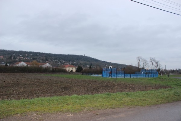 Un nouvel espace de jeux quelque peu hors-sol, situé dans le bas de Scy-Chazelles près de la Moselle.