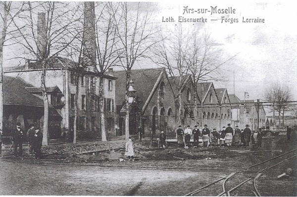 L'industrie du minerai de fer à Ars-sur-Moselle. (<em>carte postale ancienne, 1900</em>)<br>