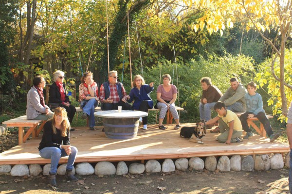 Des structures en bois brut polyvalentes - Atelier Bivouac