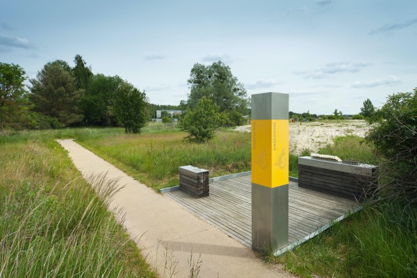 Totems et espaces de médiation paysagère - Totems signalétiques et espaces de médiation au sein du Nature Park de Trebbin (Allemagne), Agence hochC